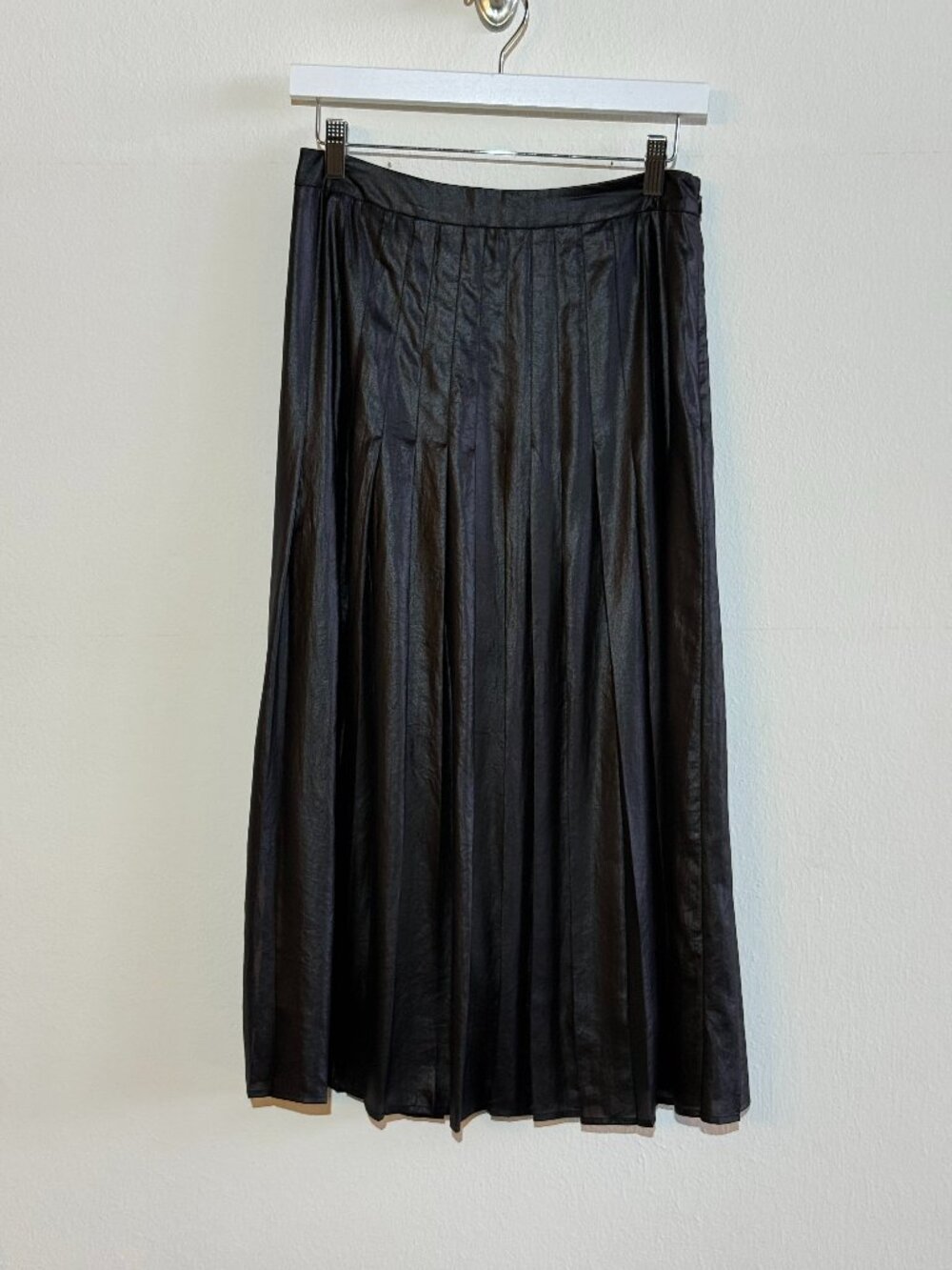 TROUVE Glossy Sheen Pleated Midi Skirt Women's Size Small Black